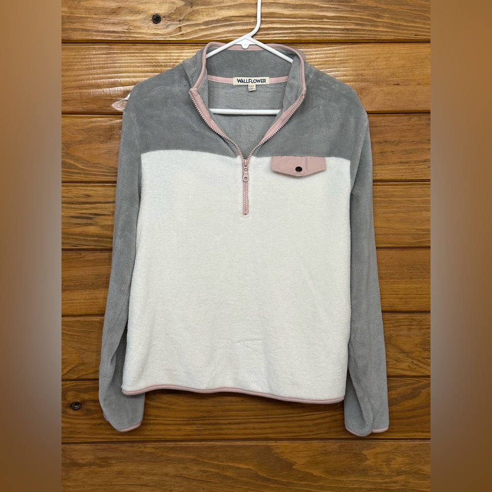 Wallflower fleece pullover size large